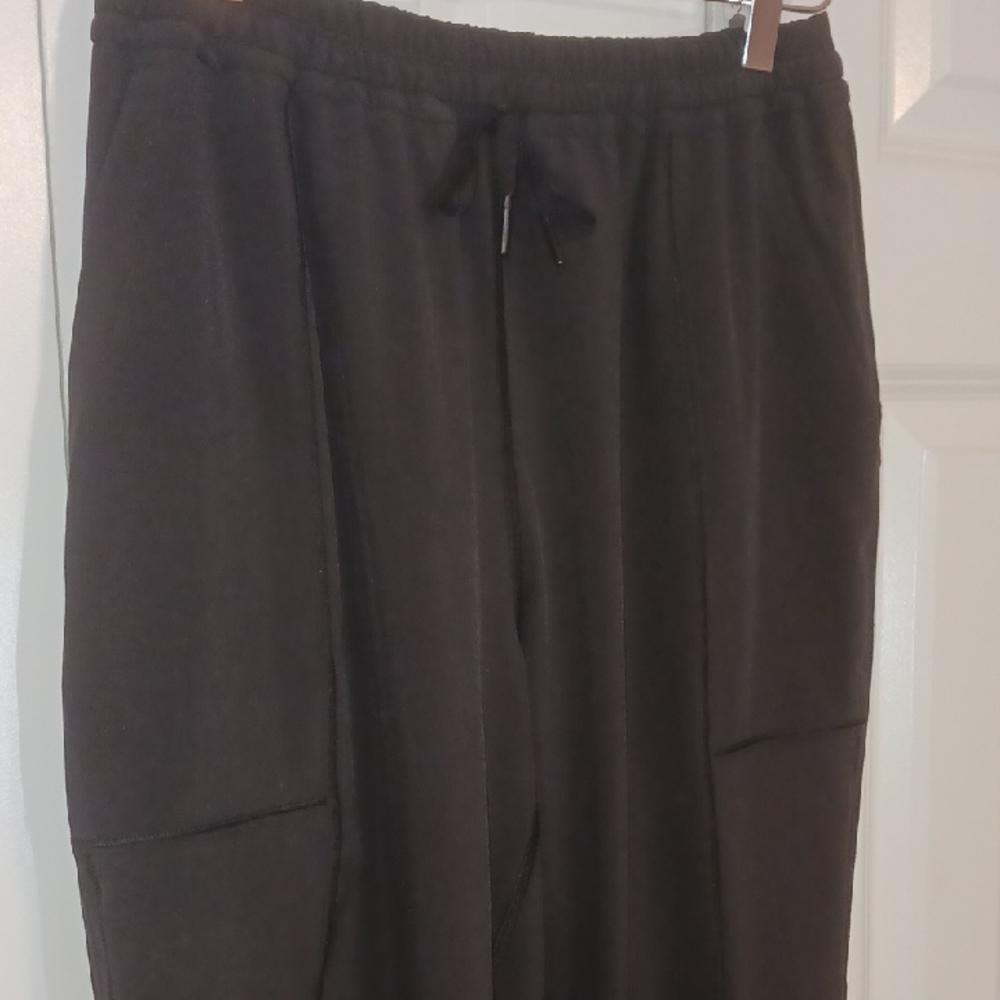 lululemon athletica Black Straight Leg cropped Pants - Picture 5 of 7